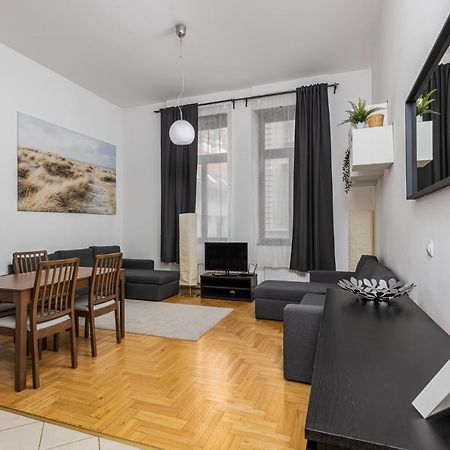 Cosy 1 Bedroom Apartment In Gozsdu Court Budapest Exterior photo